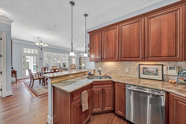 2125 Yellow Mountain Rd SE Apt 111, Roanoke, VA 24014