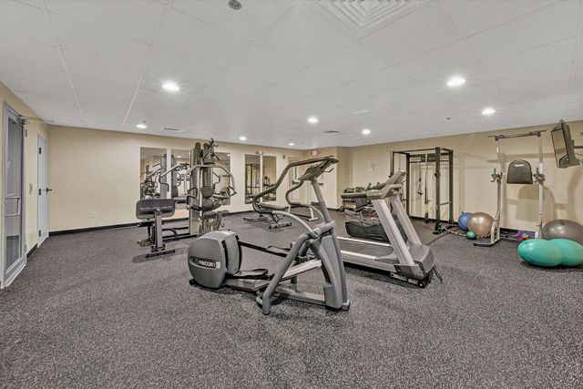 2125 Yellow Mountain Rd SE Apt 111, Roanoke, VA 24014