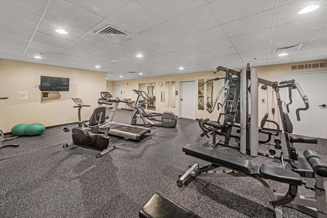 2125 Yellow Mountain Rd SE Apt 111, Roanoke, VA 24014