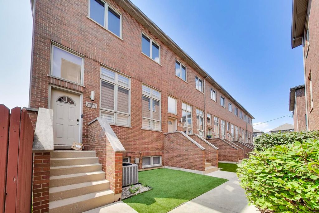 6816 W 65th Street 2, Chicago, IL 60638