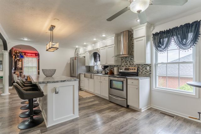 8848 Clear Creek Drive, Evansville, IN 47711