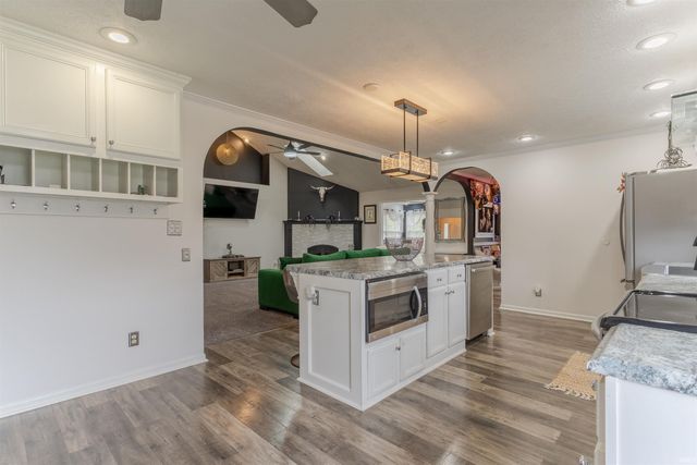 8848 Clear Creek Drive, Evansville, IN 47711