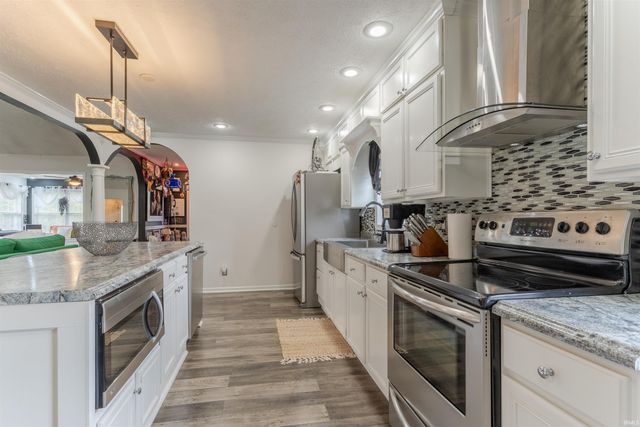 8848 Clear Creek Drive, Evansville, IN 47711