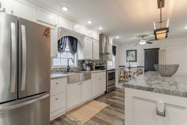 8848 Clear Creek Drive, Evansville, IN 47711