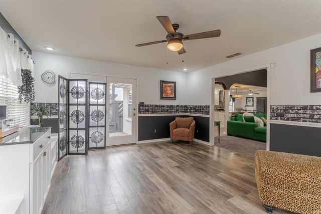 8848 Clear Creek Drive, Evansville, IN 47711