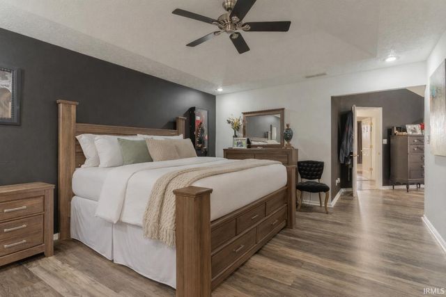 8848 Clear Creek Drive, Evansville, IN 47711