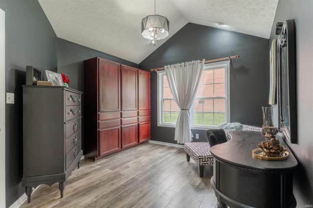 8848 Clear Creek Drive, Evansville, IN 47711