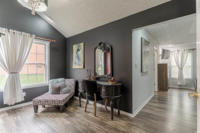 8848 Clear Creek Drive, Evansville, IN 47711