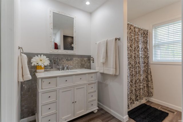 8848 Clear Creek Drive, Evansville, IN 47711