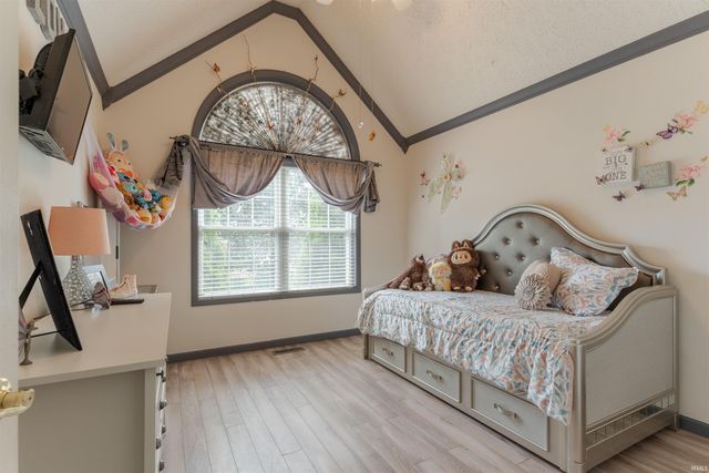 8848 Clear Creek Drive, Evansville, IN 47711