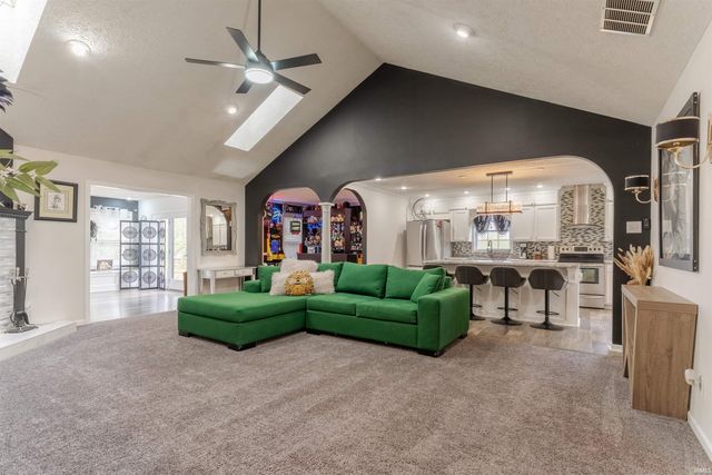 8848 Clear Creek Drive, Evansville, IN 47711