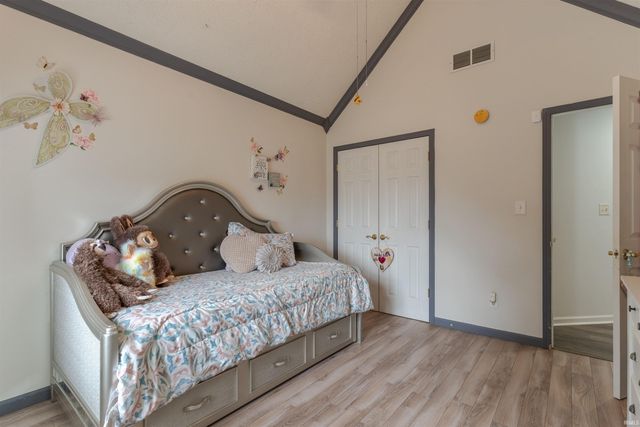 8848 Clear Creek Drive, Evansville, IN 47711