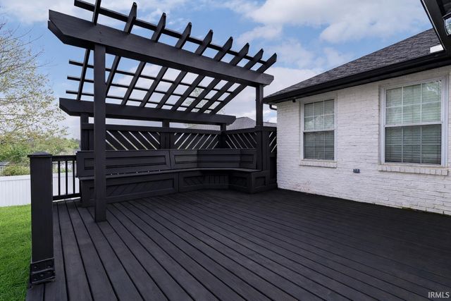 8848 Clear Creek Drive, Evansville, IN 47711