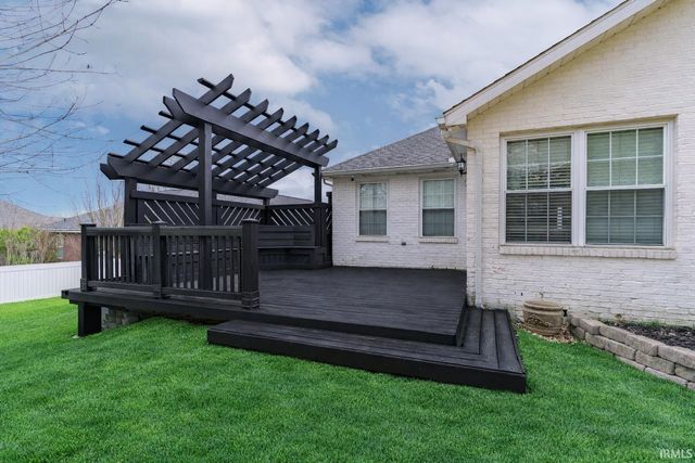 8848 Clear Creek Drive, Evansville, IN 47711