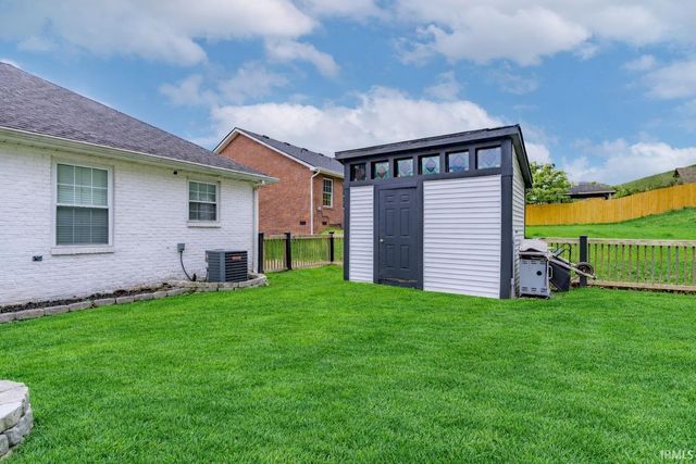 8848 Clear Creek Drive, Evansville, IN 47711