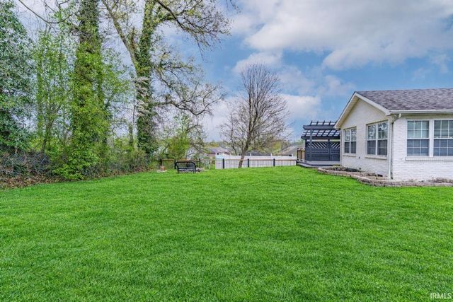 8848 Clear Creek Drive, Evansville, IN 47711