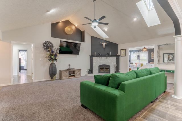 8848 Clear Creek Drive, Evansville, IN 47711