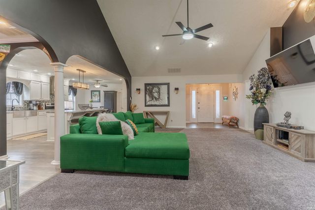 8848 Clear Creek Drive, Evansville, IN 47711