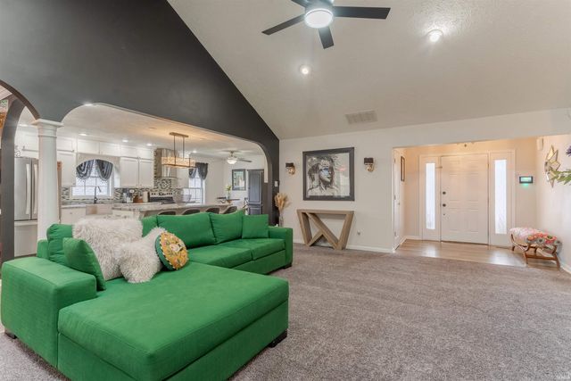 8848 Clear Creek Drive, Evansville, IN 47711