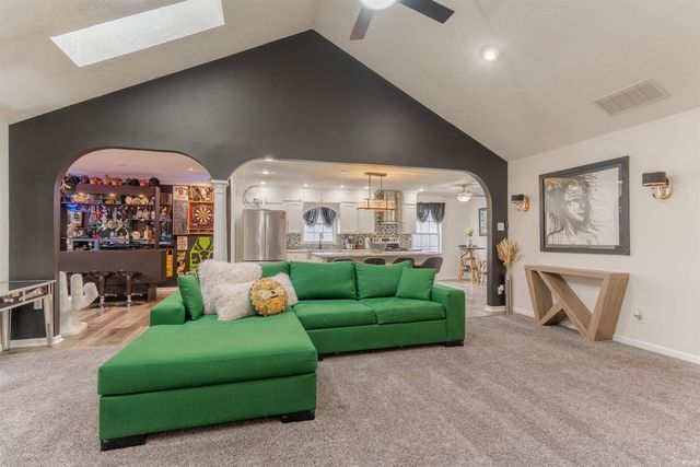 8848 Clear Creek Drive, Evansville, IN 47711