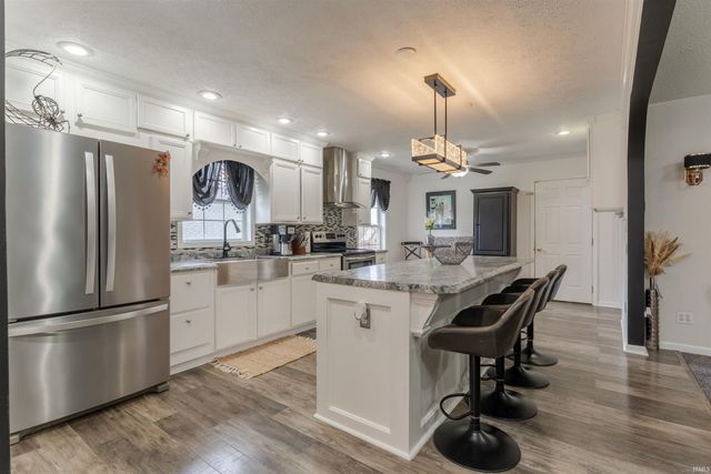 8848 Clear Creek Drive, Evansville, IN 47711