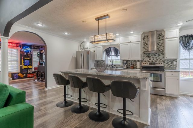 8848 Clear Creek Drive, Evansville, IN 47711