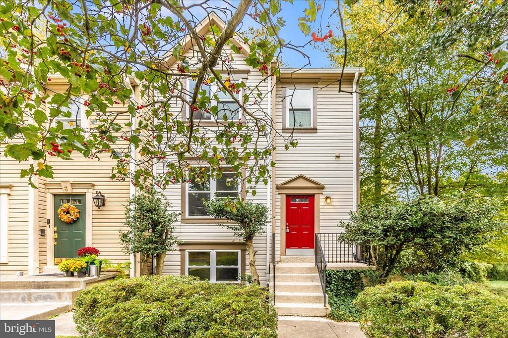 1 KINSMAN VIEW CIR, Silver Spring, MD 20901