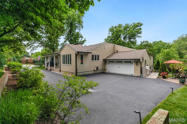 41 Beaver Drive, Creve Coeur, MO 63141