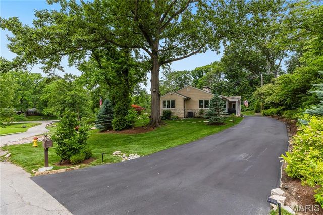 41 Beaver Drive, Creve Coeur, MO 63141
