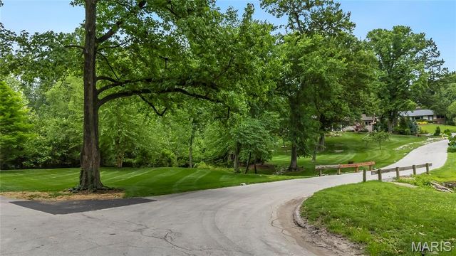 41 Beaver Drive, Creve Coeur, MO 63141
