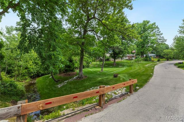 41 Beaver Drive, Creve Coeur, MO 63141