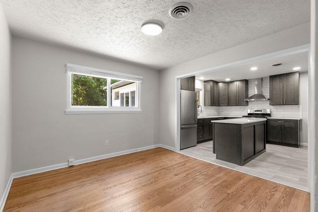 1845 S Link Avenue, Springfield, MO 65804