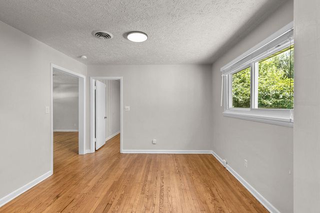 1845 S Link Avenue, Springfield, MO 65804