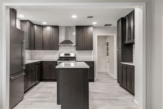 1845 S Link Avenue, Springfield, MO 65804