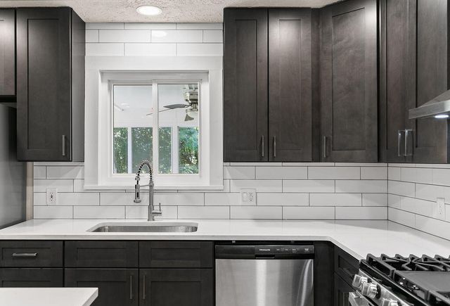 1845 S Link Avenue, Springfield, MO 65804