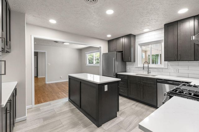 1845 S Link Avenue, Springfield, MO 65804