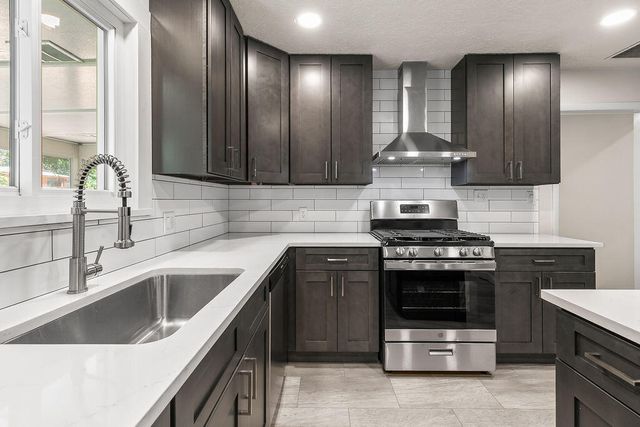 1845 S Link Avenue, Springfield, MO 65804