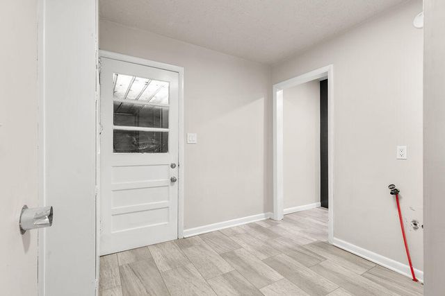 1845 S Link Avenue, Springfield, MO 65804