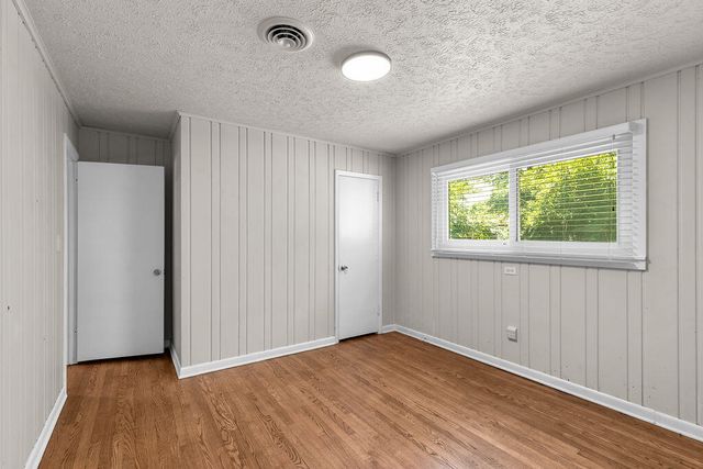 1845 S Link Avenue, Springfield, MO 65804