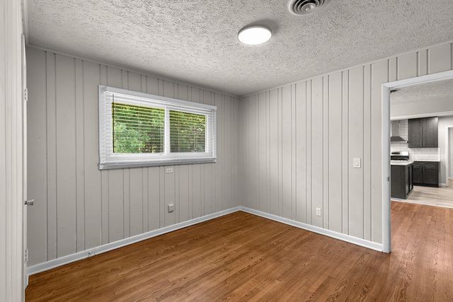 1845 S Link Avenue, Springfield, MO 65804