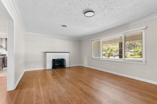 1845 S Link Avenue, Springfield, MO 65804