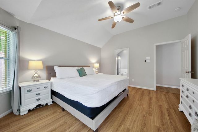 15 Wintergrass Place, The Woodlands, TX 77382