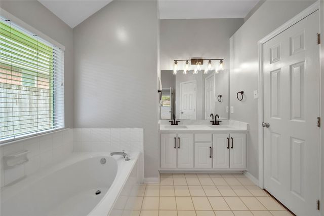 15 Wintergrass Place, The Woodlands, TX 77382