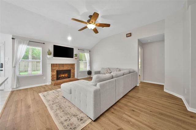15 Wintergrass Place, The Woodlands, TX 77382