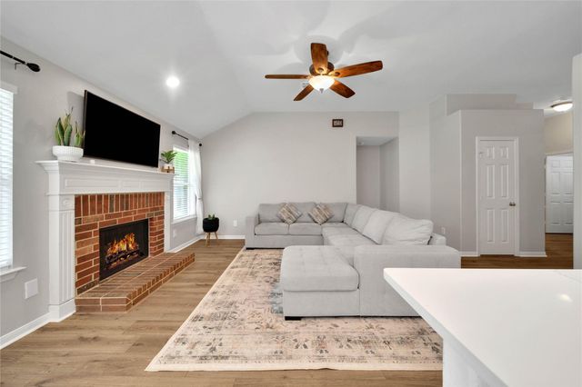 15 Wintergrass Place, The Woodlands, TX 77382