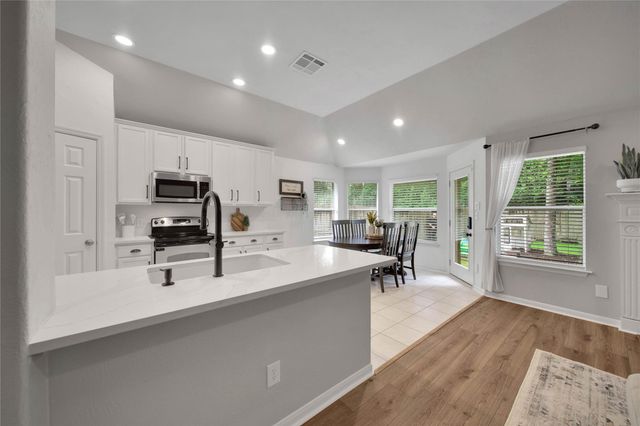 15 Wintergrass Place, The Woodlands, TX 77382