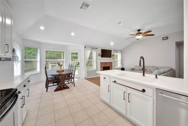 15 Wintergrass Place, The Woodlands, TX 77382