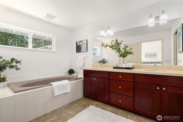 15920 NE 51st St, Redmond, WA 98052