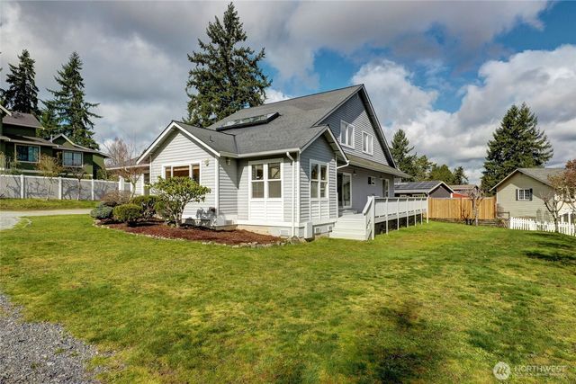 15920 NE 51st St, Redmond, WA 98052