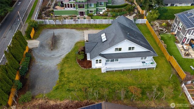 15920 NE 51st St, Redmond, WA 98052